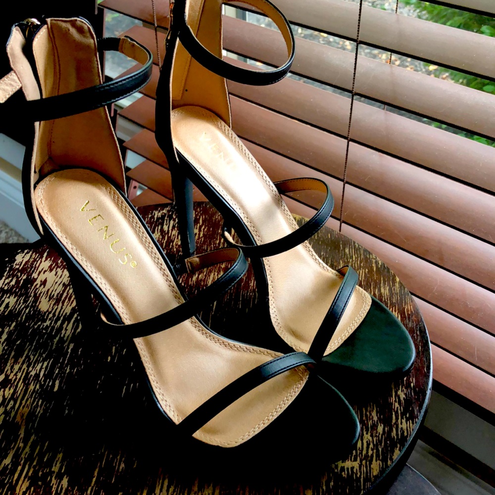 New Black Heels from Venus